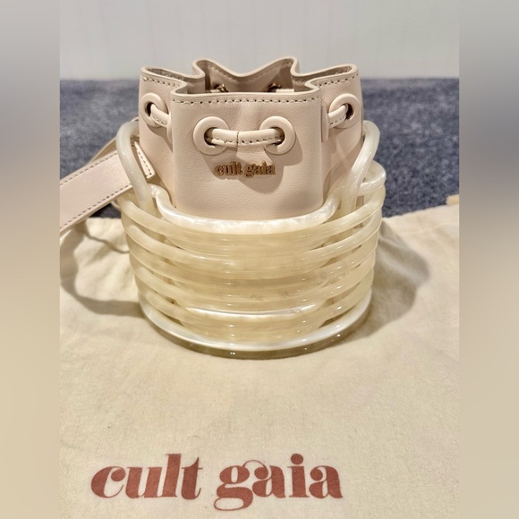 Cult Gaia
Chaya Acrylic Crossbody Bag - Picture 7 of 8